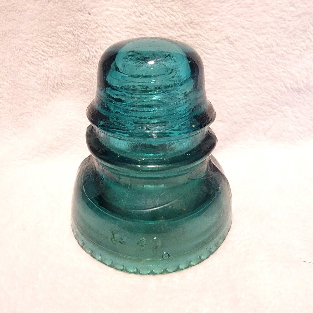 Vintage Hemingray 40 Glass Insulator. 1910 to 1921 - Picture 1 of 3